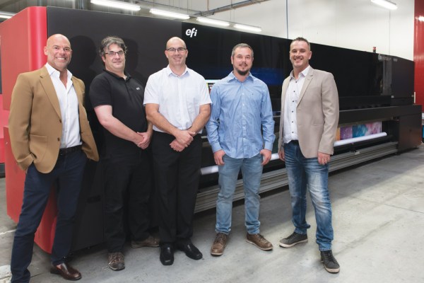 (L-R) Nathan Sable (Omnigraphics), Antonio Crimi (EFI), Chris Coulston (EFI), Alex Bloch (EFI) and Gerard Mudford (Omnigraphics) with the EFI VUTEk 5r+