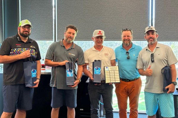 Hexis Team 1, comprising (from left) James Melville – Gold Coast Signs & Plastics; Paul Shannon – Signmakers, Gold Coast; Ian Parsonson – HEXIS Australia; ASGA Vice-President Damian Nielsen (presenting the award); and Brendan Dawson – Face It Graphics, Gold Coast.
