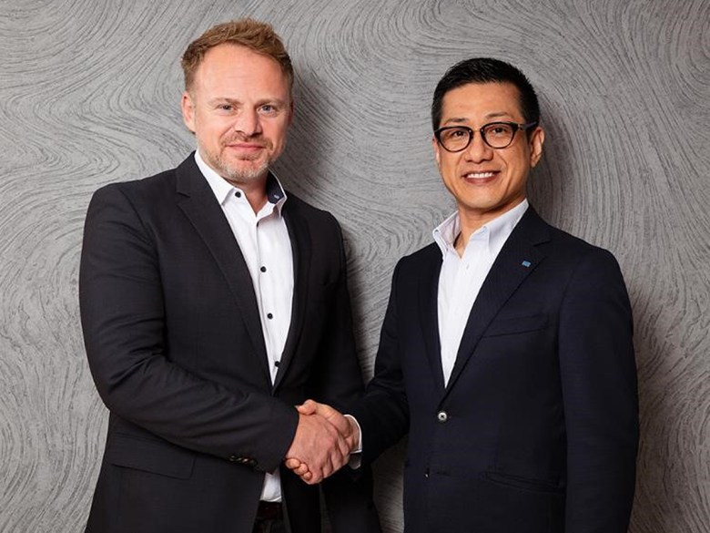 UAB Veika chief executive officer Aleksey Etin and Roland DG Corporation president and representative director Kohei Tanabe