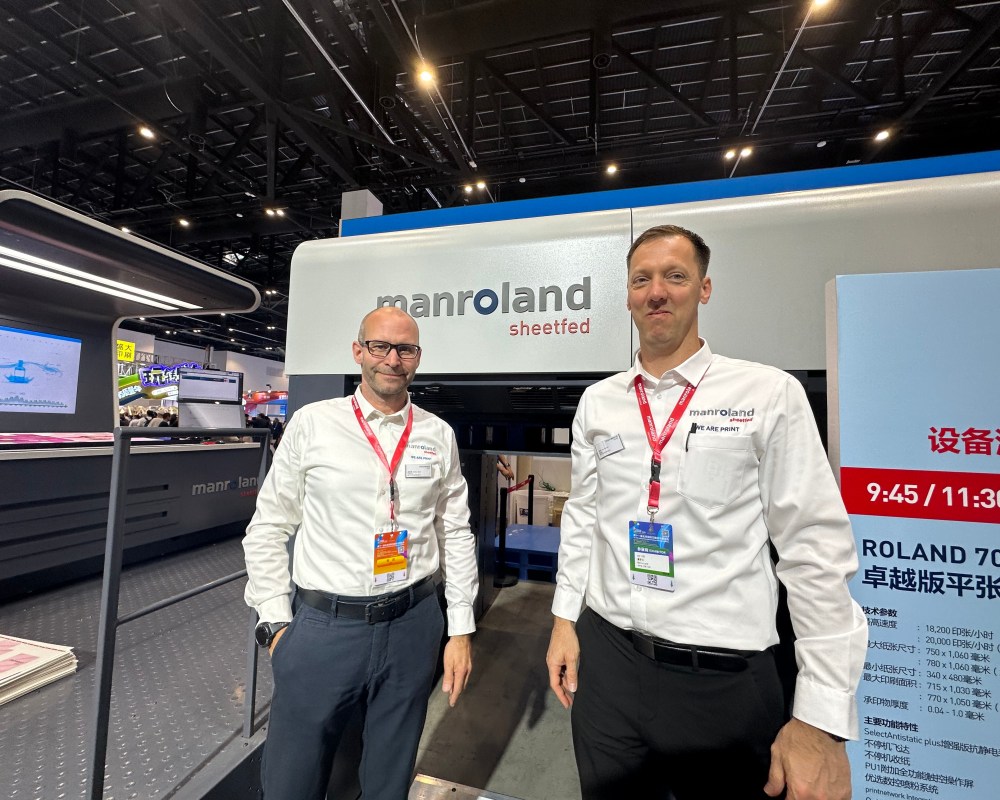Manroland Sheetfed displays new R708 LV Evolution press with UV at China Print